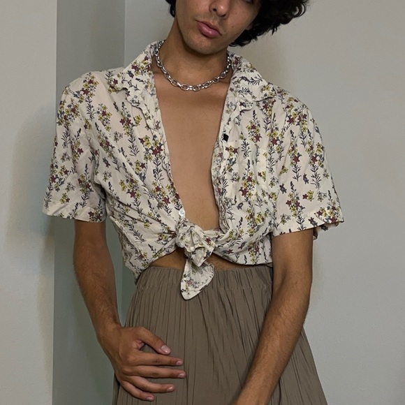 Floral button down - Picture 2 of 2